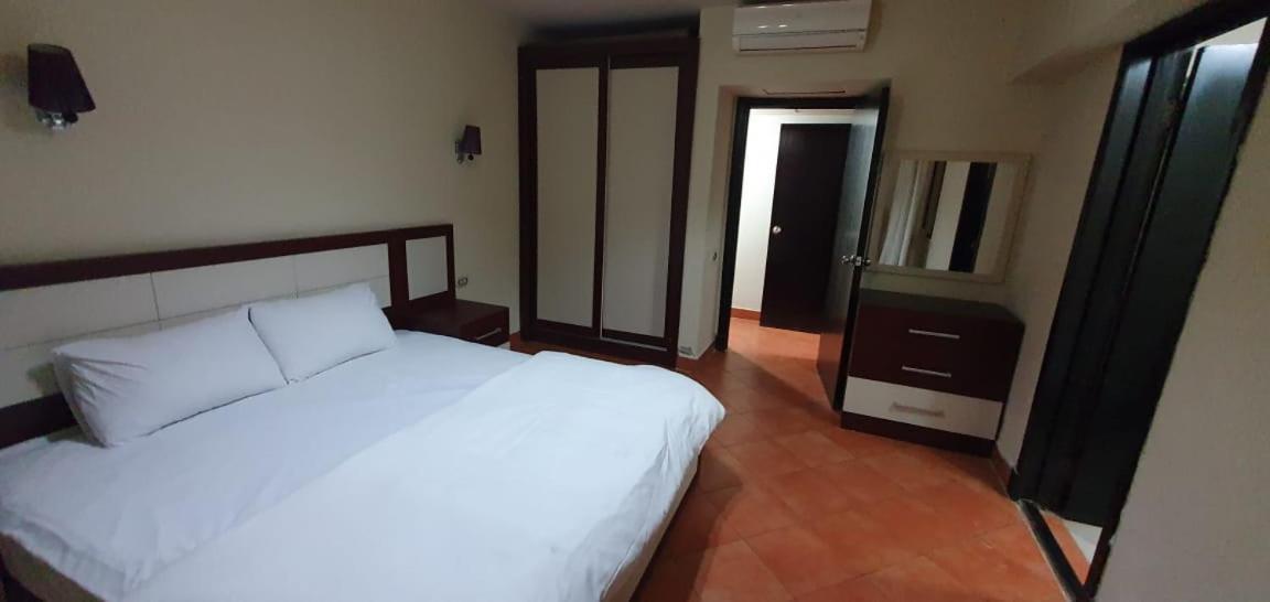 Porto Sokhna Pyramids Apartments With Sea View Families Only Ajn-Szuhna Kültér fotó